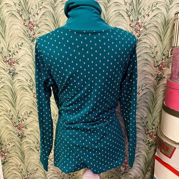 Throwback vintage turtleneck - Picture 2 of 3